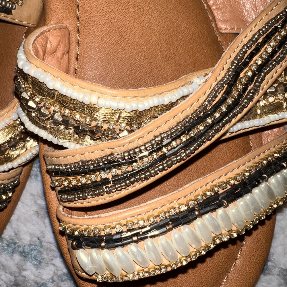 White Mountain Beaded Sandals Size 8 Gently Used Great Condition - Picture 3 of 5